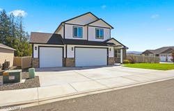 9106 Hawthorne Dr, Yakima, WA 98908