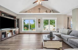 7997 218th Ave, Martelle, IA 52305