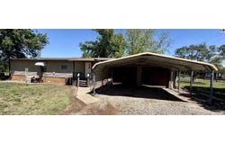 2 Bourbon St, Geneseo, KS 67444