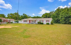 9475 Chumuckla Hwy, Jay, FL 32565