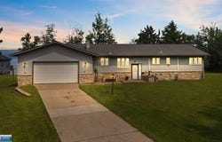 7473 Ely Lake Dr, Eveleth, MN 55734