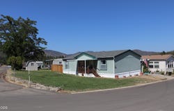 8401 Old Stage Road, Central Point, OR 97502