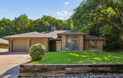 824 Cherlynne Drive, Cedar Hill, TX 75104