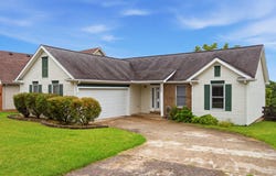 300 Lakeshore Circle, Georgetown, KY 40324