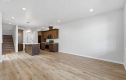 354 SE KITZMILLER Dr, Dallas, OR 97338