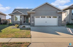 8012 W Wilson Dr, Sioux Falls, SD 57106