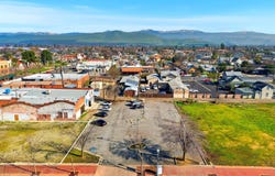 100 E Honolulu Street, Lindsay, CA 93247