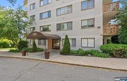 1375 River Road, Edgewater, NJ 07020