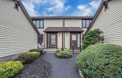 304 Charlesgate Circle, Amherst, NY 14051