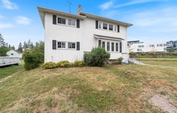 2337 E 8th St, Duluth, MN 55803
