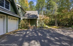 372 Brookside Drive, Pocono Pines, PA 18350
