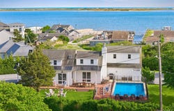 87 Foster Avenue, Hampton Bays, NY 11946