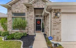 551 Middle Crk, Buda, TX 78610