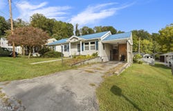 565 Bowlin Street, Damascus, VA 24236