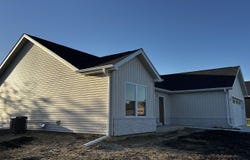 1221 PARKVIEW Drive, Eureka, IL 61530