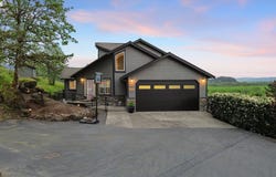 72 BLUFF Rd, Kelso, WA 98626