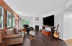 1920 Hunting Lake Court, St Louis, MO 63122