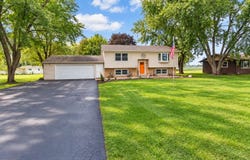 N5889 Lakeview Ct E, Onalaska, WI 54650