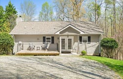 290 Dodee Ln, Union Hall, VA 24176