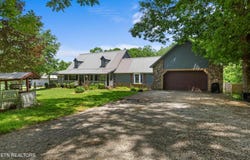 1036 Dye Rd, Clarkrange, TN 38553