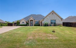2821 Willow Ridge Circle, Granbury, TX 76049