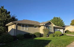 413 Hillside Dr, Hastings, NE 68901