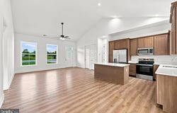 40 GLENAIRE Road, BUNKER HILL, WV 25413