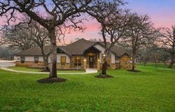 117 Crescent Rdg, Adkins, TX 78101