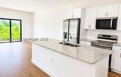 23/25 W 12th ST, FL 33972