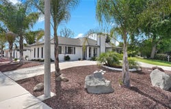 2323 E Hillcrest Avenue, Visalia, CA 93292