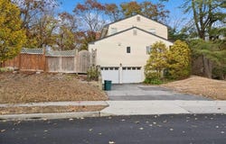 1 Squire Lane, Kings Park, NY 11754