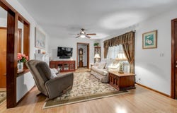 135 Centre Avenue, Lindenhurst, NY 11757