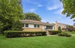 531 Cambridge Road, Des Plaines, IL 60016