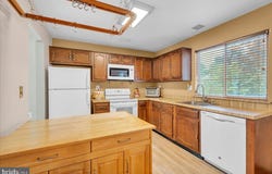 17 DUNSTABLE Road, SOUTHAMPTON, NJ 08088