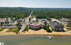 1995 US31, Traverse City, MI 49686
