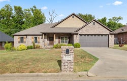 2304 Vail DR, Van Buren, AR 72956