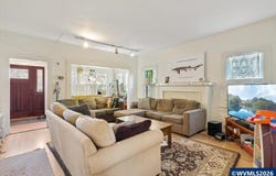 227 SW 7th St, Corvallis, OR 97333