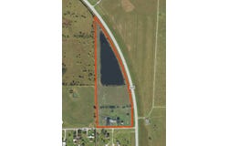 697 E Henderson Rd., Angleton, TX 77515