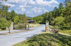 1320 Mountain Ash Way, Sevierville, TN 37876