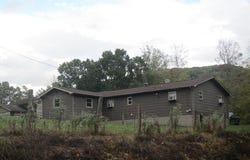 312 Falls View Ln, Hinton, WV 25951
