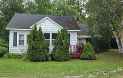 1827 Oak St, Sault Ste Marie, MI 49783