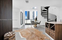 300 S Biscayne Blvd, Miami, FL 33131