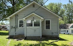 613 E 6th St, Cameron, MO 64429