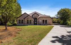 1594 E Springcrest Circle, Lancaster, TX 75134