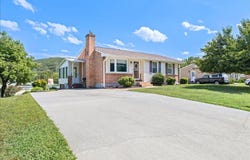 3920 Meadowlark Rd, Roanoke, VA 24018