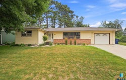 104 W 5th St, Dell Rapids, SD 57022