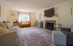 131 E Bruceton Rd, Pleasant Hills, PA 15236