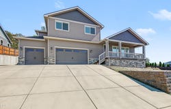 332 Avalon Terrace, Eagle Point, OR 97524