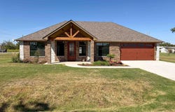 310 E Apache St., Medford, OK 73759