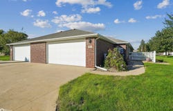 1803 E Maple Grove Ln., Mount Pleasant, IA 52641